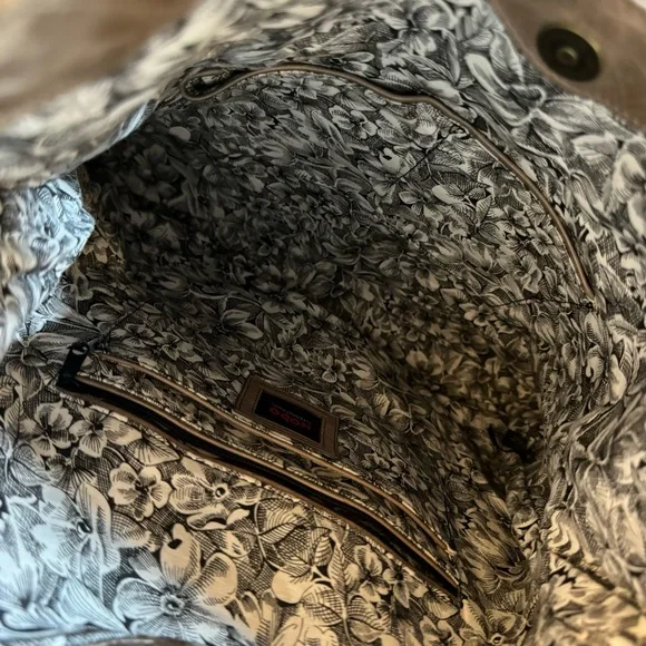 Unique and classy Taupe Hobo bag with convertible strap and kiss lock pocket - Picture 7 of 16